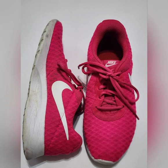 Nike Barbie Pink Women's Running Sneakers Shoes Trainers Girlhoodcore, sz 8.5 - Picture 2 of 16